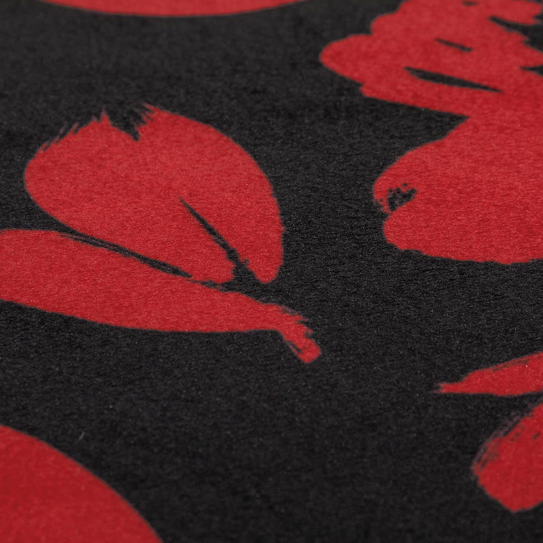 El Coodinado de Cobertor Borgoña con un diseño sobrio y muy elegante, es un completo juego que incluye juego de sabanas, fundas decorativas y cojín.