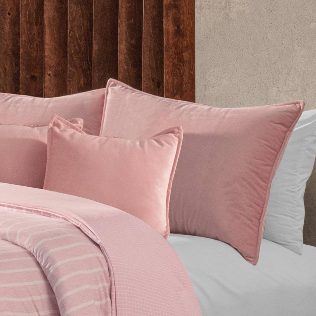 Hermosa Fundas de Almohada Ensueño Rosa que combina perfecto con entornos coloridos y  da un toque de elegancia a tus espacios.