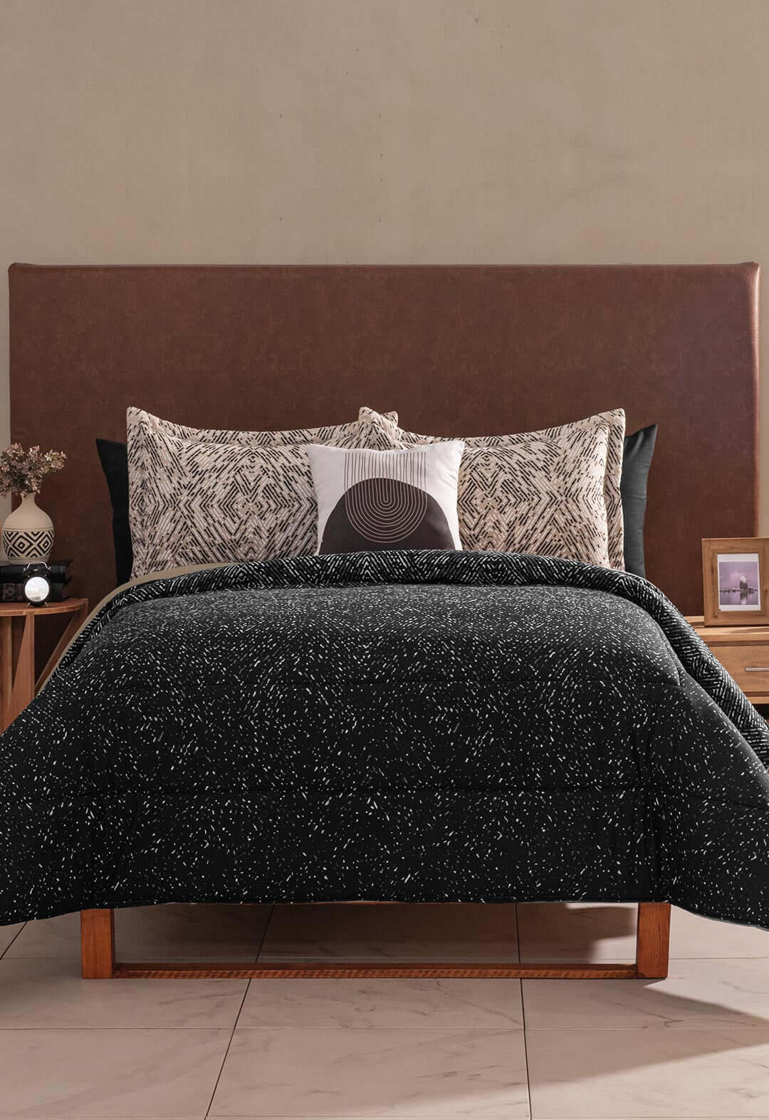 Juego de Edredon Zurich con un hermoso diseño color negro